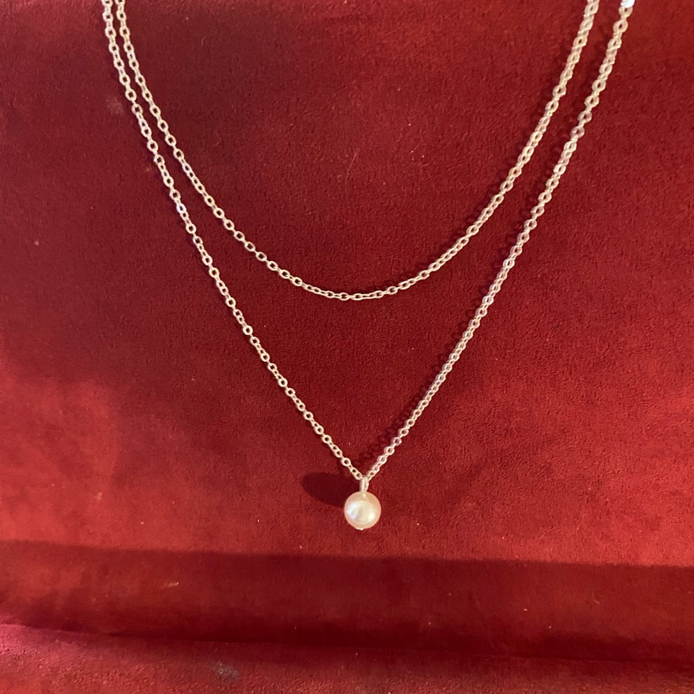 Double layered 18 inch 20 inch necklace with pearl